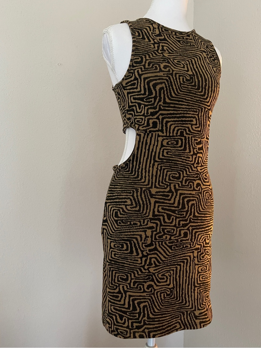 Forever 21 Black and Tan Cutout Maze-Print Mini Dress Size Medium Burgundy